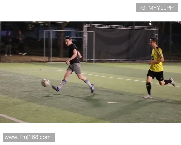 足球明星的过人风格解析与技巧分享让你领略球场魅力与精彩瞬间