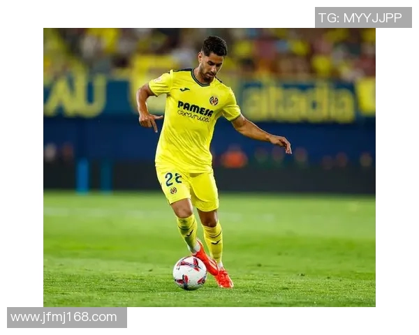 足球明星激情演讲精彩瞬间分享激励年轻球员追逐梦想的力量