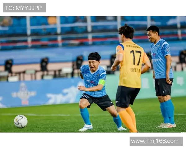 国内明星与足球明星亲密互动展现跨界魅力与友谊的精彩瞬间