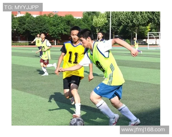 足球明星们的手艺与荣耀展现了他们在绿茵场上的拼搏与梦想 足球明星们的手艺与荣耀展现了他们在绿茵场上的拼搏与梦想